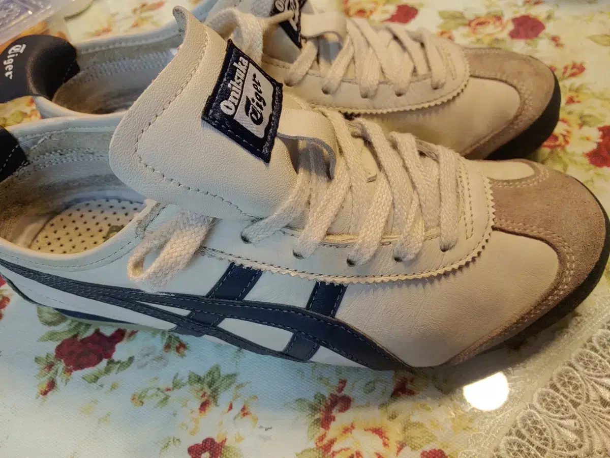 Onitsuka Tiger  오니츠카타이거  250